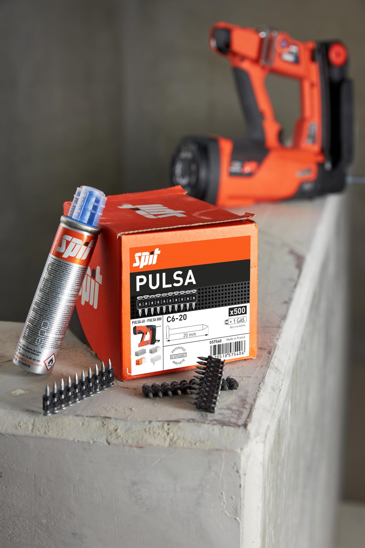 Spit 057540 - Chiodi C6 20 mm per celcestruzzo e materiali teneri - 500 pezzi + Bomboletta del gas