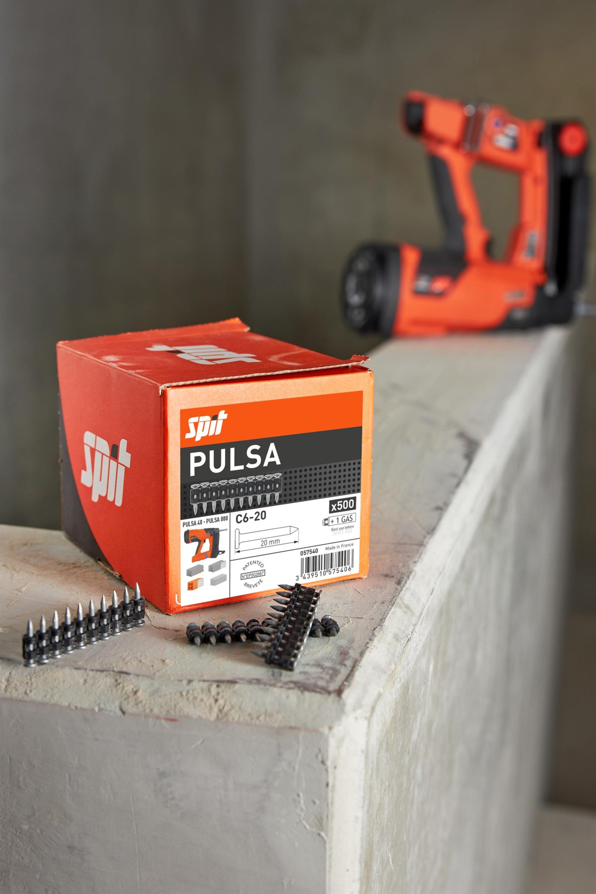 Spit 057540 - Chiodi C6 20 mm per celcestruzzo e materiali teneri - 500 pezzi + Bomboletta del gas
