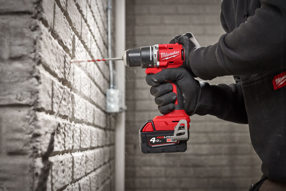 Milwaukee Kit elettroutensili M18 - Trapano, Smerigliatrice, Avvitatore a impulsi, 2 x 4Ah