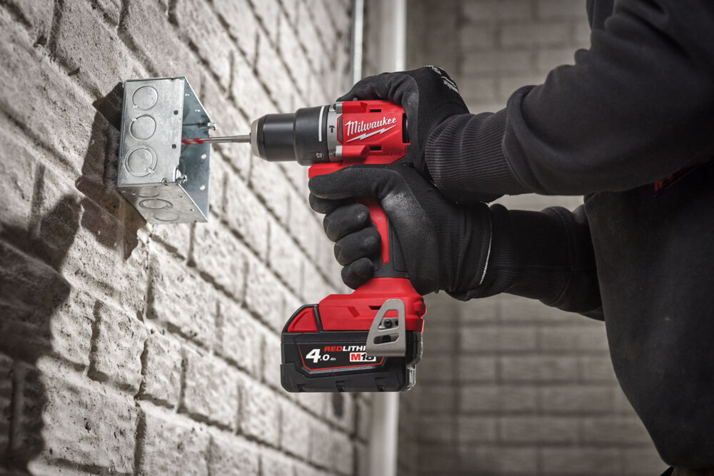 Milwaukee Kit elettroutensili M18 - Trapano, Smerigliatrice, Avvitatore a impulsi, 2 x 4Ah