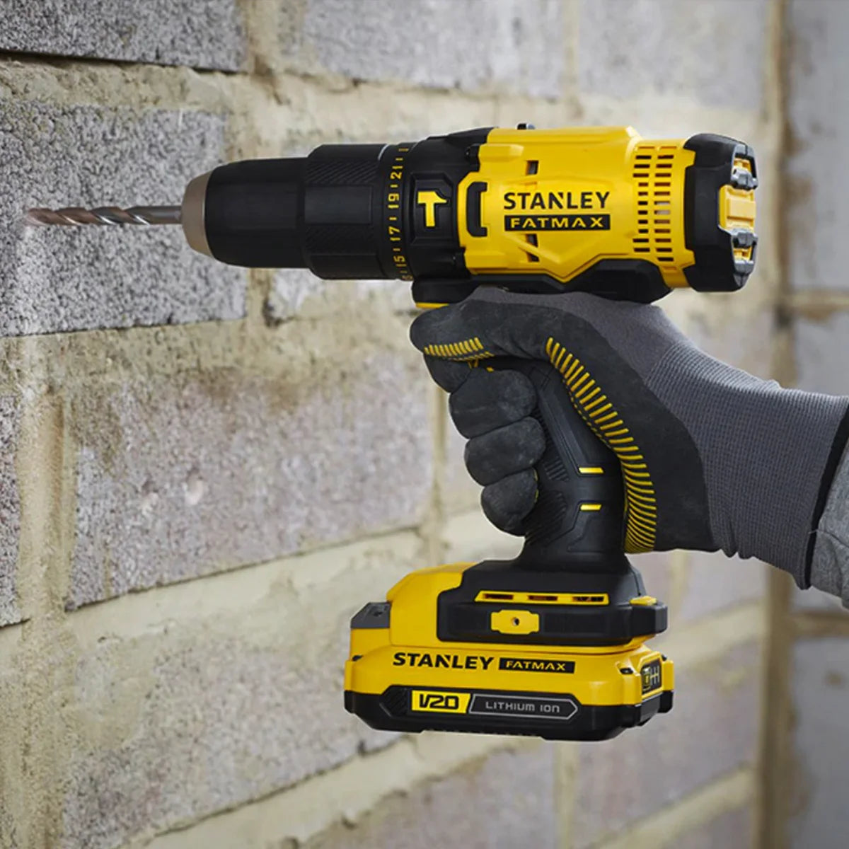 STANLEY FatMax SFMCD711D2K - Trapano a percussione 18V con 2 batterie 2.0Ah