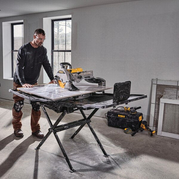 Dewalt D36000-QS - Tagliapiastrelle elettrico ad acqua con tavolo di grande capacità
