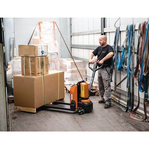 Unicraft EHW 15 in utilizzo con bancale