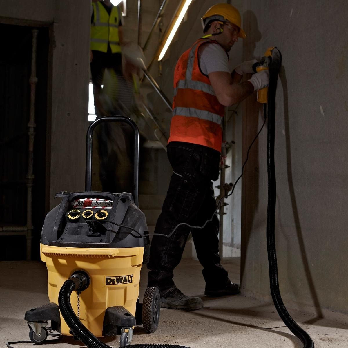 ASPIRATORE ASPIRAPOLVERE PROFESSIONALE 1400W 38l DEWALT DWV902M BIDONE UTILIZZO 