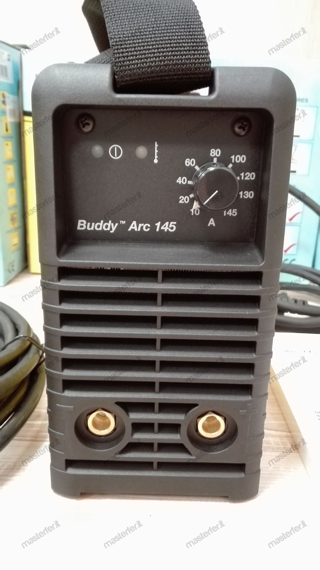 Saldatrice inverter Esab Buddy Arc 145 (145 A) con cavi e pinze pronta all'uso