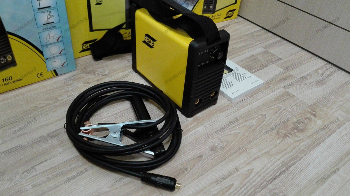 Saldatrice inverter Esab Buddy Arc 145 (145 A) con cavi e pinze pronta all'uso