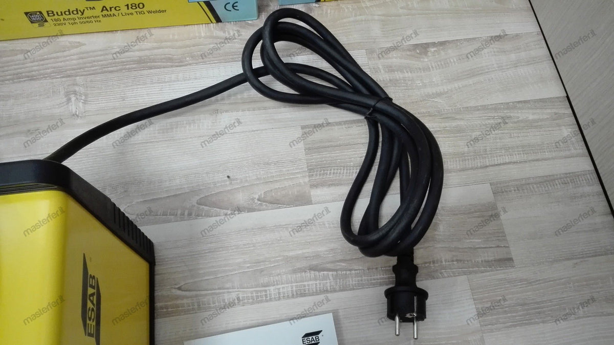 Saldatrice inverter Esab Buddy Arc 180 (180 A) con cavi e pinze pronta all'uso