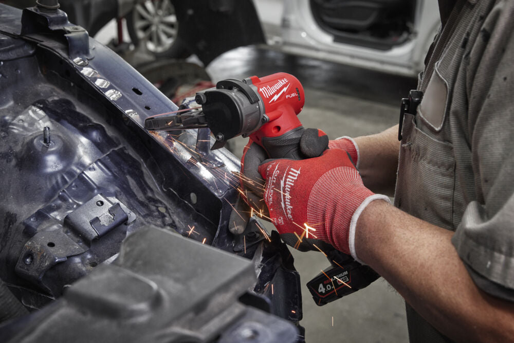 Milwaukee M12 FBFL10-0 - Levigatrice a nastro a batteria 12V - nastro da 10mm - solo corpo