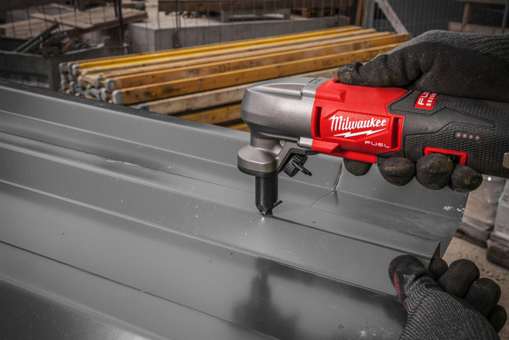 Milwaukee M12 FNB16-0X - Roditrice a batteria 12V Fuel - solo corpo in valigetta