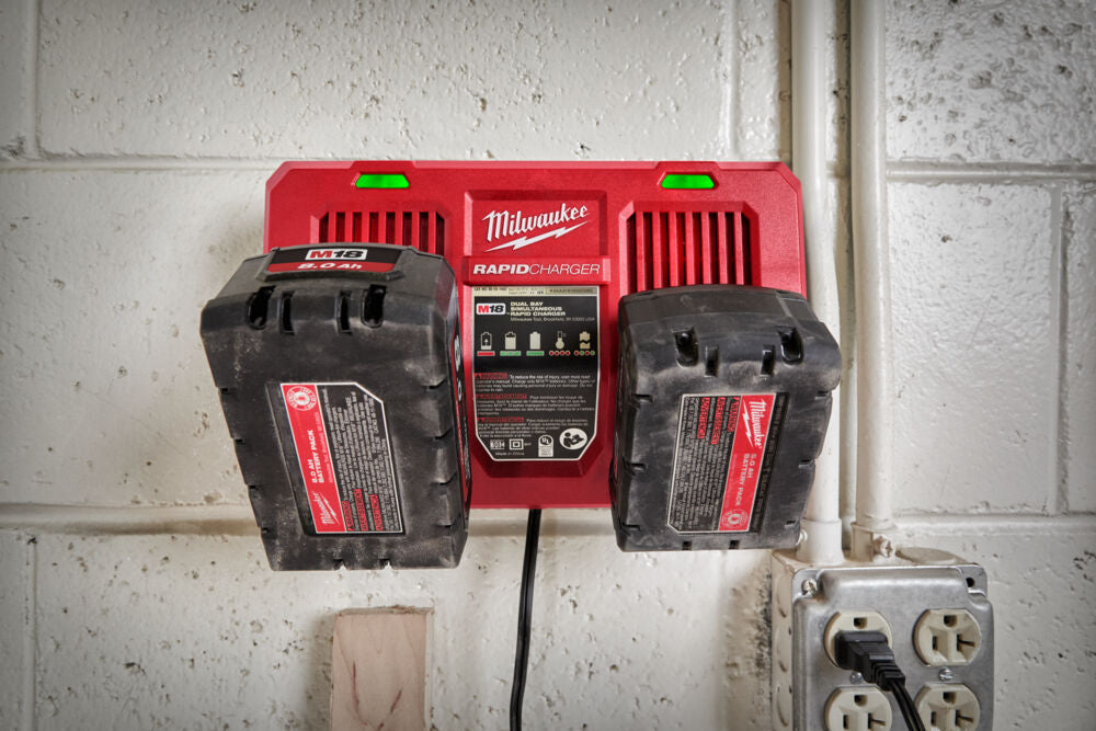 Milwaukee M18 DFC - Caricabatterie simultaneo per batterie M18 