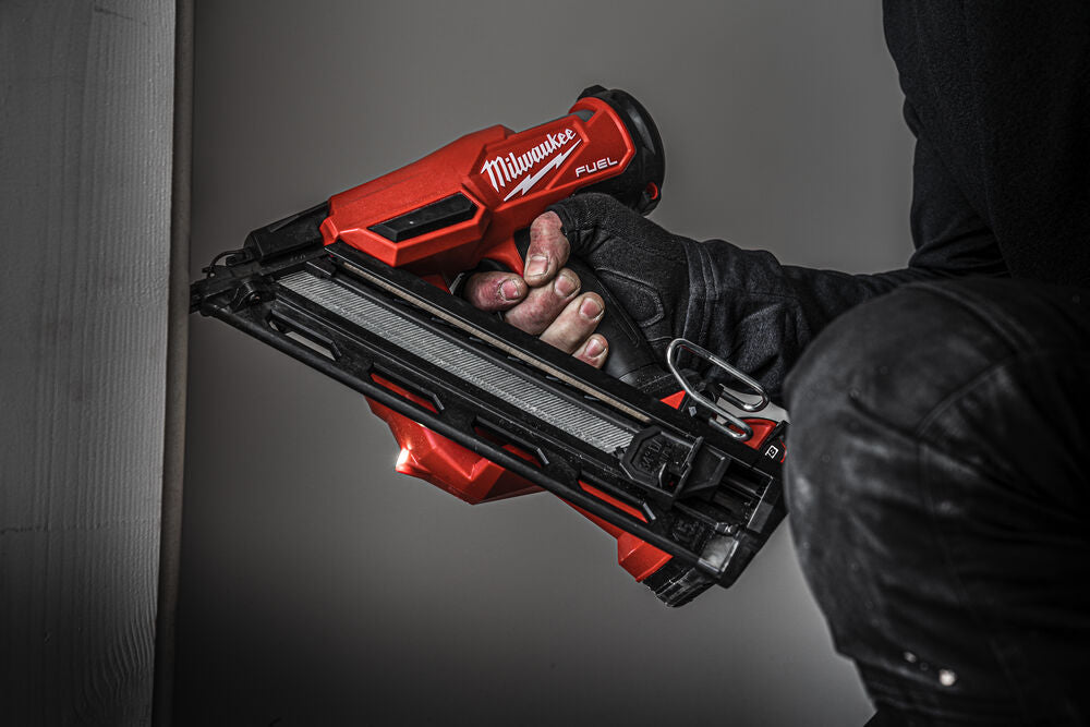Milwaukee M18 FN15GA-202X - Groppinatrice a batteria 18V, 2 x 2Ah
