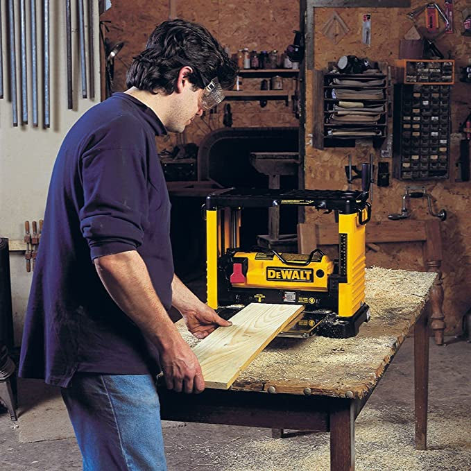 Dewalt DW733 - Pialla a spessore per legno con OMAGGIO