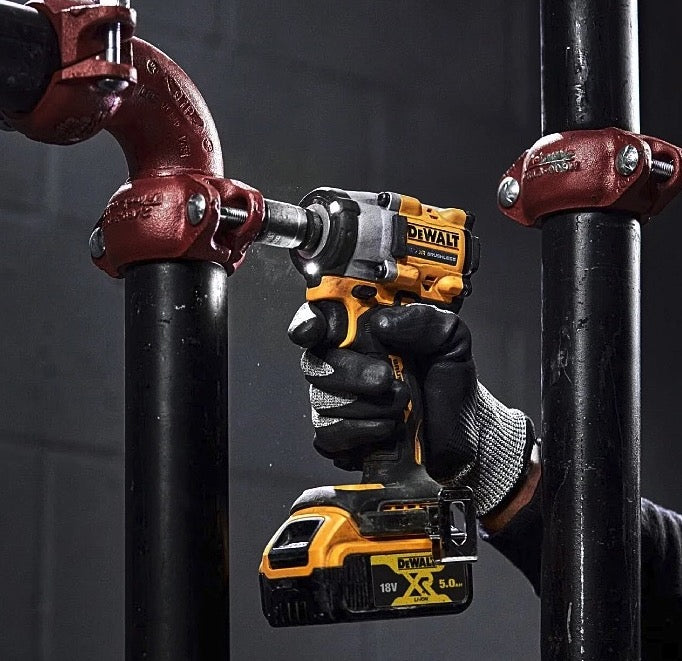 Dewalt DCK922HDP2-IT - Kit utensili a batteria 18V - Trapano DCD805 + Avvitatore a impulsi DCF922