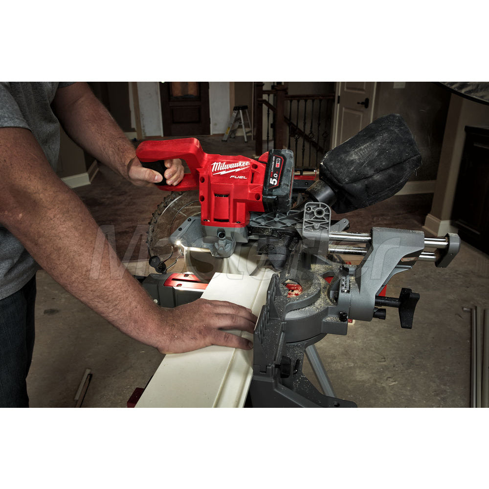Milwaukee M18 FMS190-0 - Troncatrice per legno a batteria 18V, solo corpo